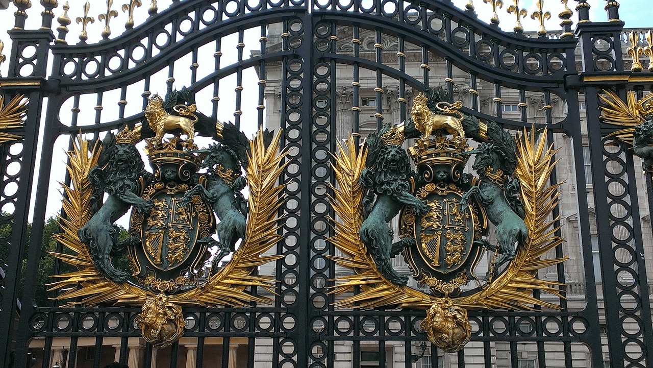 Gates of Buckingham Palace.
