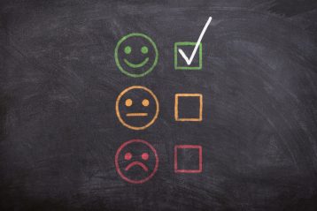Three smiley faces indicating "good", "neutral", and "bad" with a check on the "good" one.