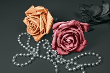 Pearls with two roses.