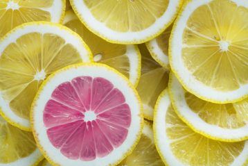Yellow lemon slices and one pink grapefruit slice.