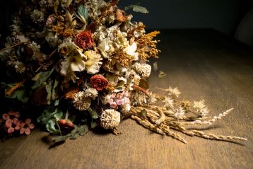 A bouquet of dried flowers.
