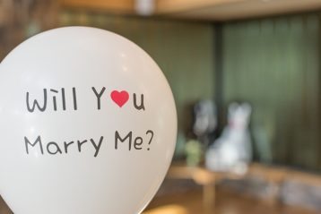 Balloon that reads, "Will You Marry Me?".