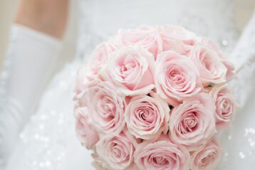 Bride holding pink bouquet.
